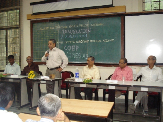 Sanjeev Deshpande (Metallurgy 1980) sponsor 'Faculty Fellow' award at Met. dept. COEP