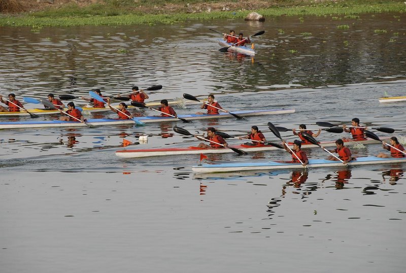 Look at the Kayakars Go !